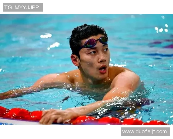 激烈对决泳池争锋游泳比赛现场直播精彩瞬间全程呈现